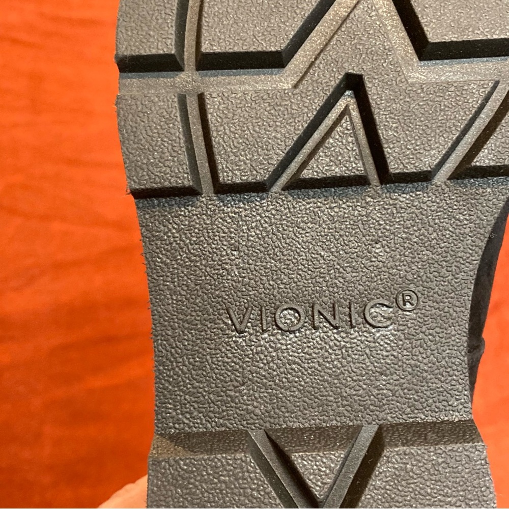 VIONIC  WOMENS WILLA WEDGE BLACK WATER REPELLENT SUEDE SIZE 8 WIDE NWOB - Picture 8 of 11
